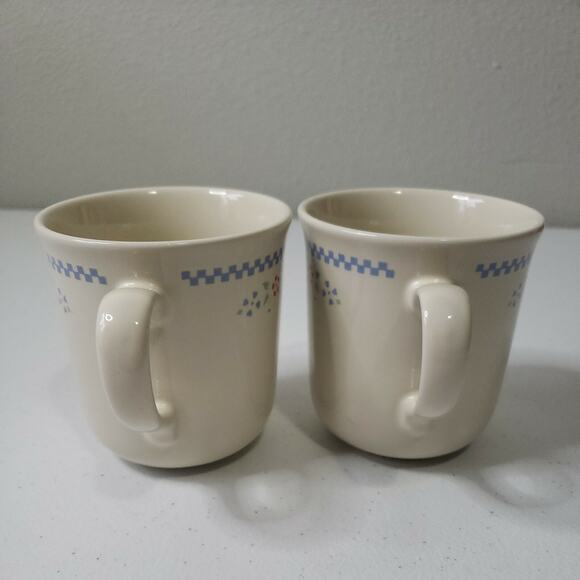 Corning Ware Corelle Needlepoint 3.5" Mug Cup Set Of 2 EUC Blue Red Floral - Picture 4 of 6